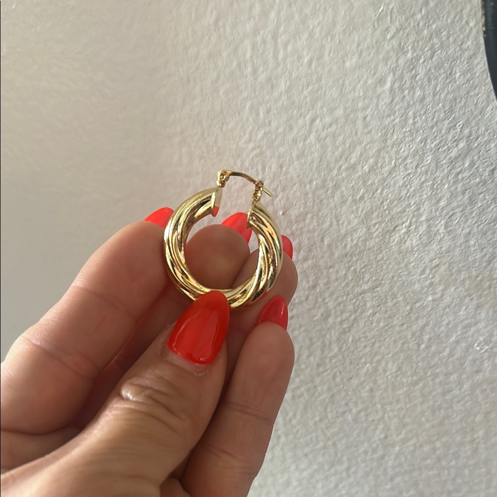 Trendy Gold Hoop Earrings Stainless steel 18k gold plated - Picture 4 of 4